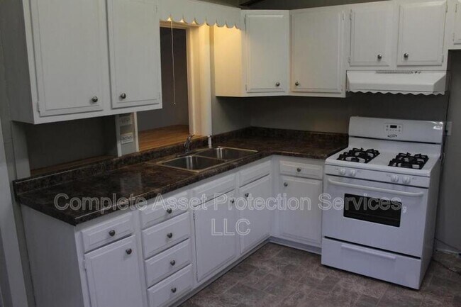 Building Photo - 107 Eastwood Ave