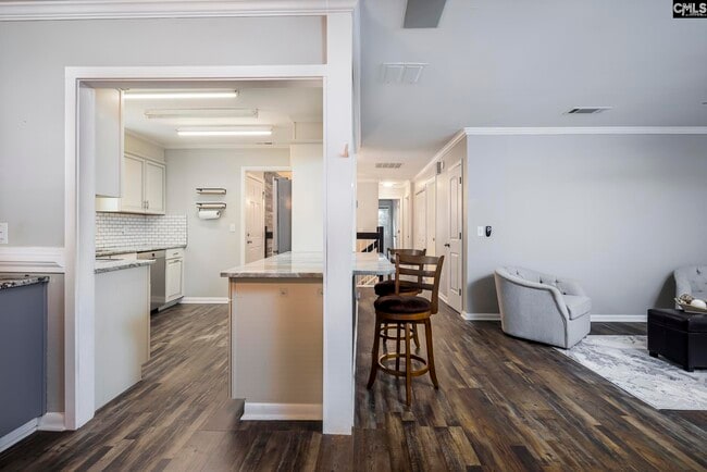 Building Photo - 251 Shoreline Dr