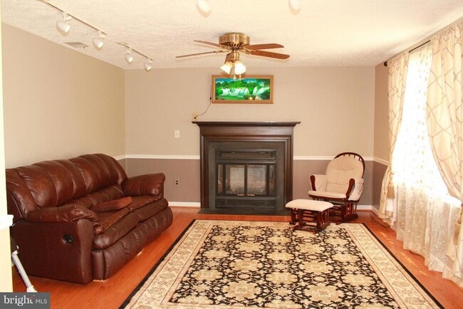 Building Photo - 18717 Flower Hill Way