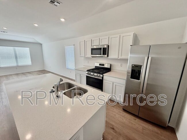 Building Photo - 10401 Little Blue Ln