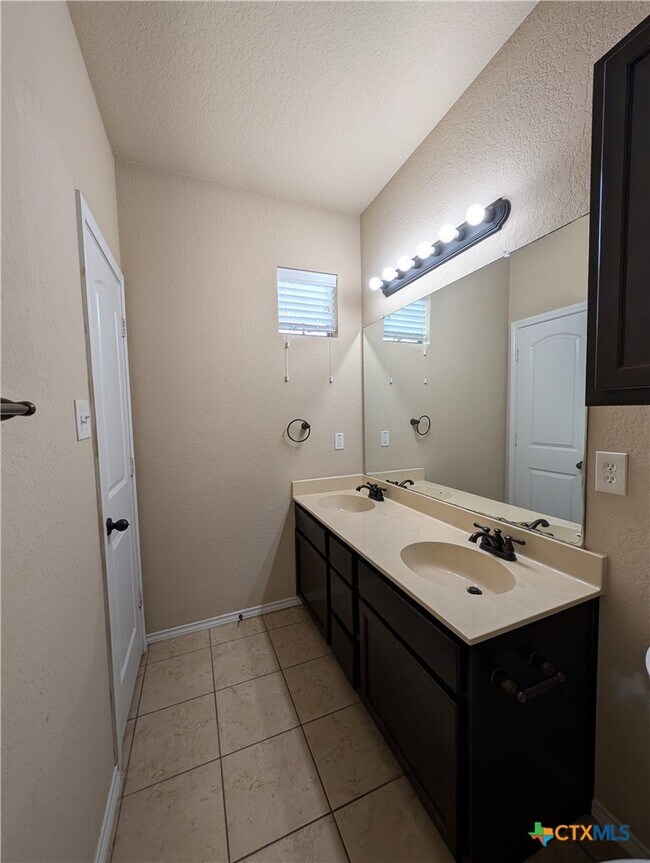 Building Photo - 1032 Brown Rock Dr
