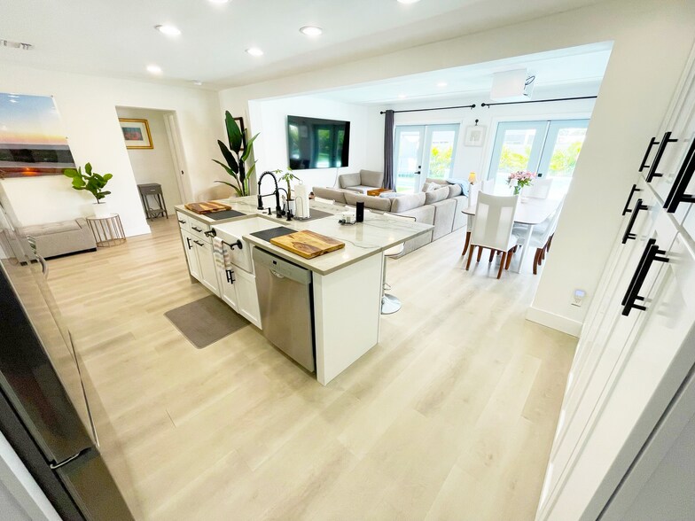 Building Photo - 5901 28th Ave N