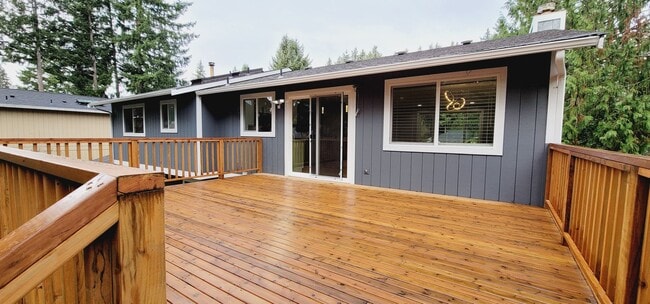 Building Photo - Stunning 4 bedroom House in an amazing location of Puyallup!