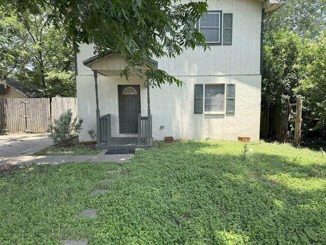 Primary Photo - 105 W Stegall Dr