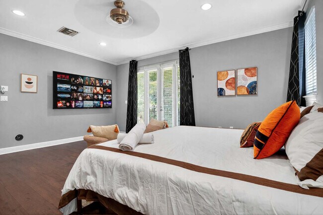 Building Photo - 1705 NE 11th St