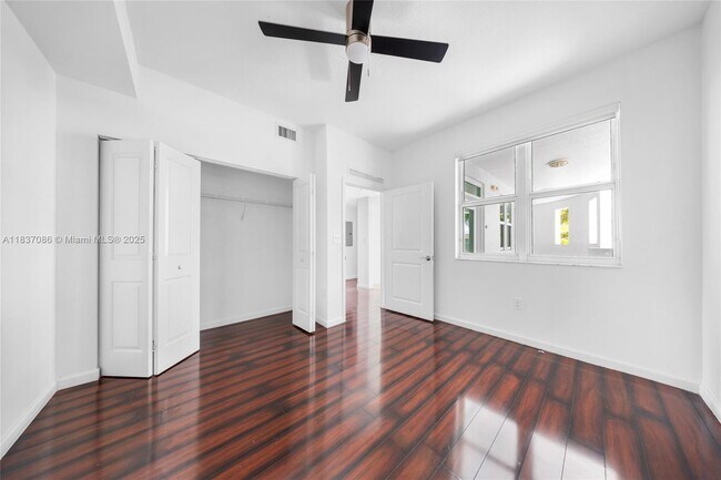 Building Photo - 7914 Harbor Island Dr