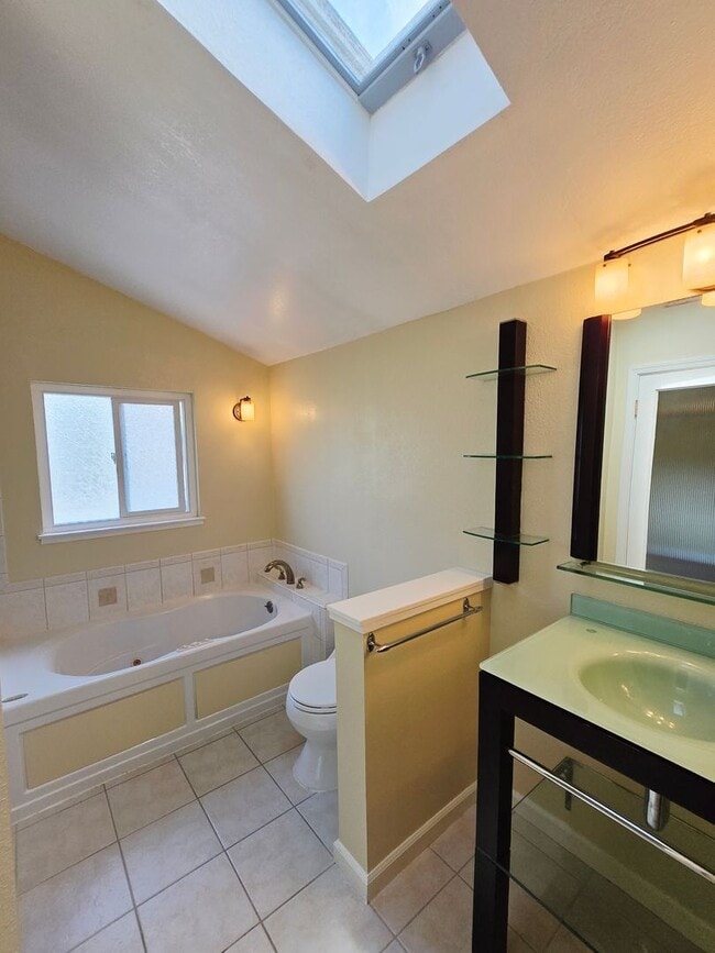Building Photo - Tri-level Single Family Home