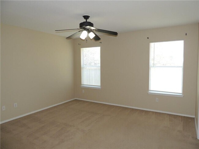 Building Photo - 315 Feathergrass Dr