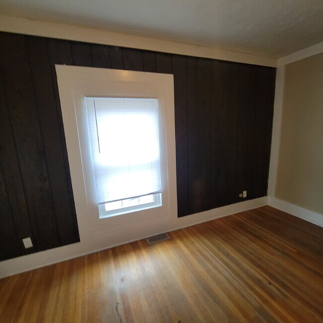 Building Photo - Near Eastside 3BR House ready to RENT!