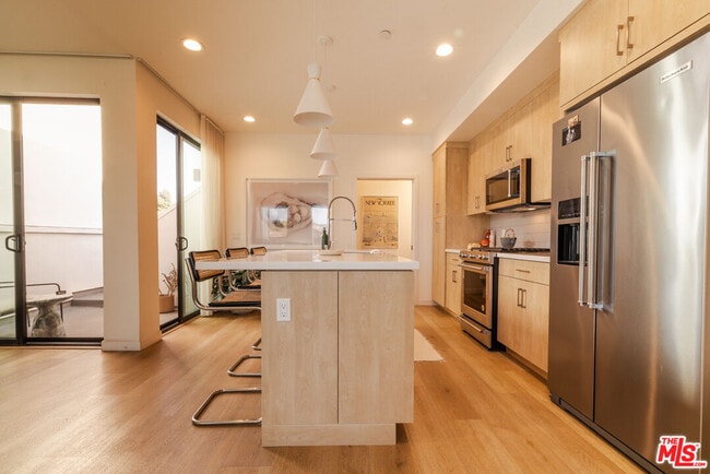 Building Photo - 3286 N Canary Way