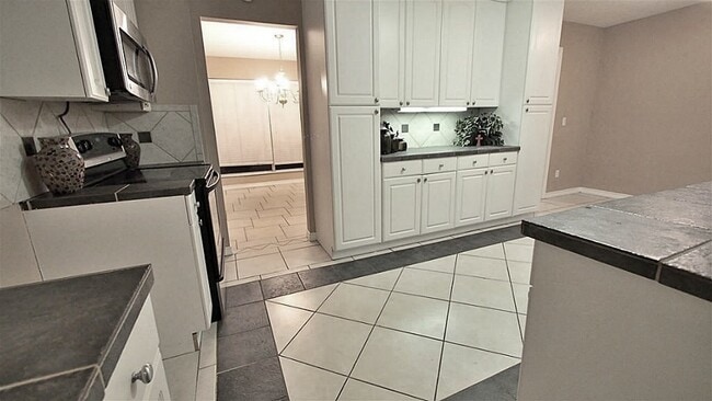 Building Photo - 310 Gentilly Dr