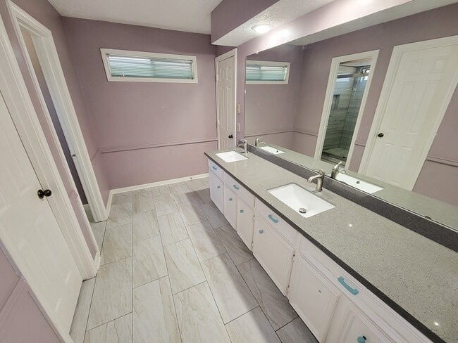 Building Photo - 17326 Ponderosa Pines Dr