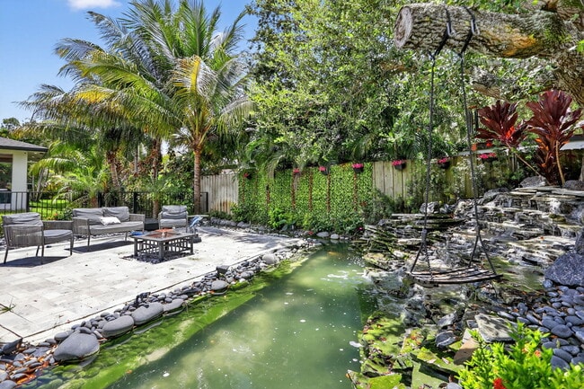 Building Photo - 600 NE 4th St