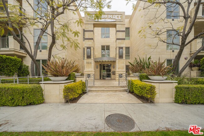 Building Photo - 1318 S Roxbury Dr