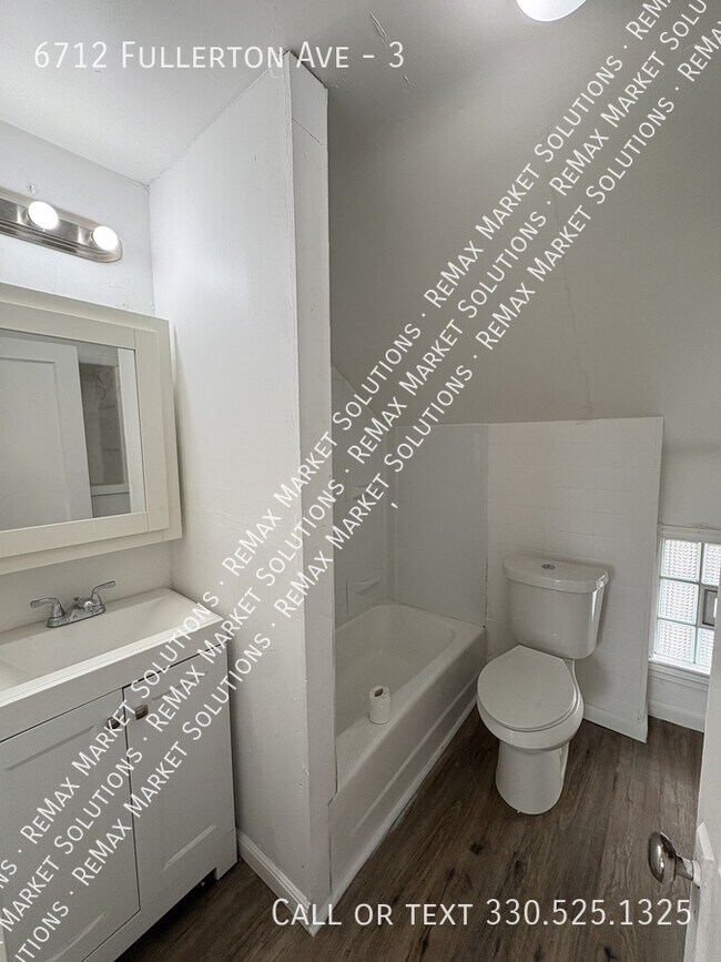 Building Photo - 6712 Fullerton Ave