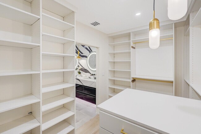 Building Photo - 2735 Polo Island Dr