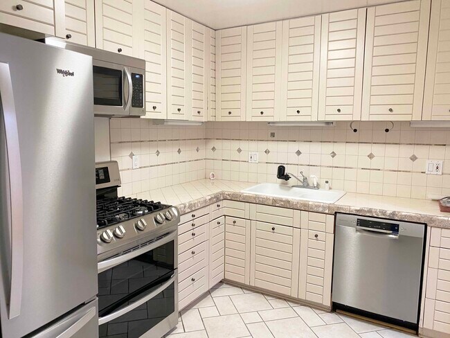 Kitchen - 21980 Alta Dr