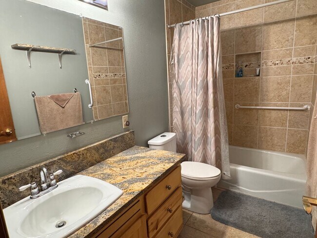 Building Photo - 3 Bedroom, 2 Bathroom Home in Tijeras, NM