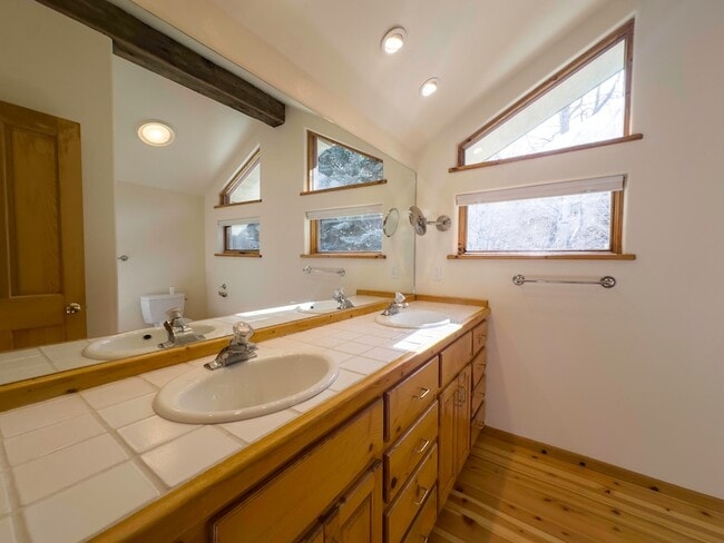 Building Photo - 233 Timberline Rd