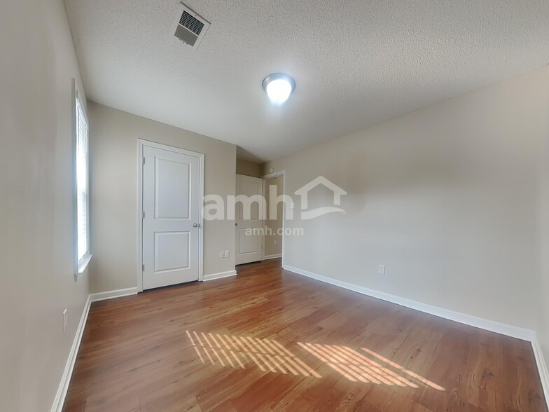 Building Photo - 95 Sweet Leaf Ln