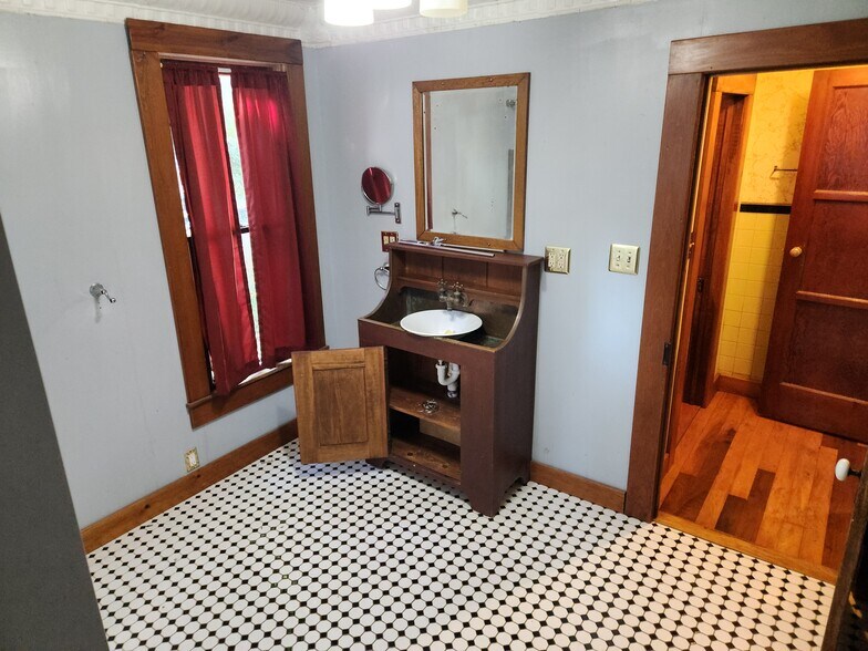 Bathroom 2 - 11 McGrath St