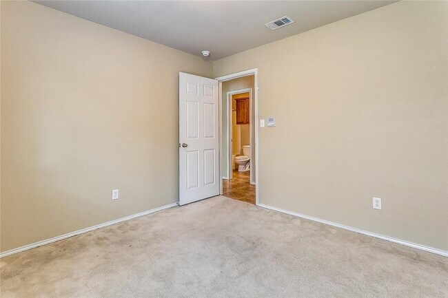Building Photo - 3 bed, 2 Bath Home in North Fort Worth
