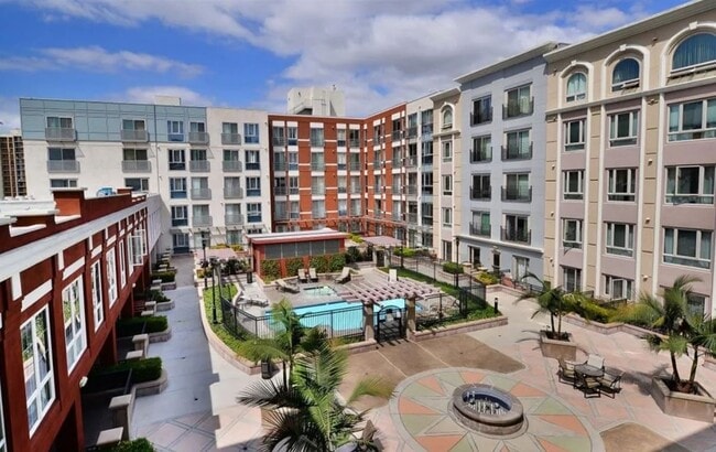 Building Photo - 450 J St