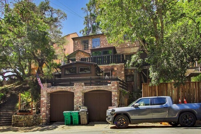 Building Photo - 7361 Claremont Ave