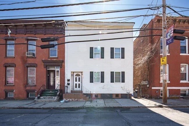 Building Photo - 114 Ida St