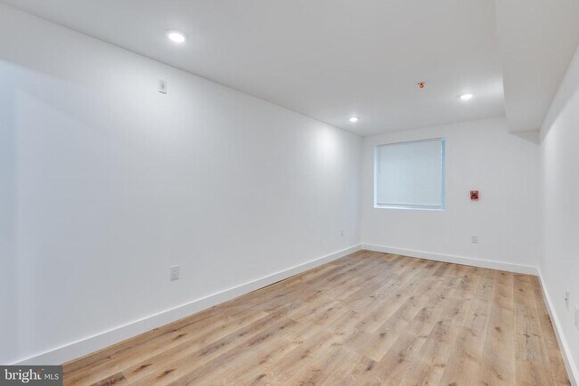 Building Photo - 2360 N 6th St