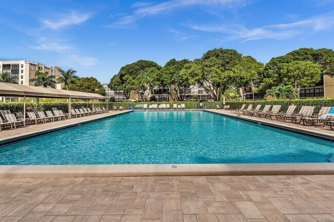 Building Photo - 7192 Huntington Ln