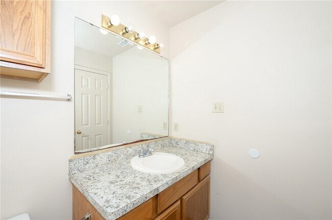 Building Photo - 1813 Sara Dr