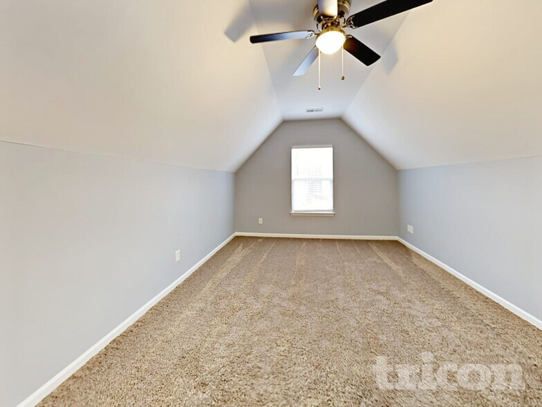 Building Photo - 11709 Oak St