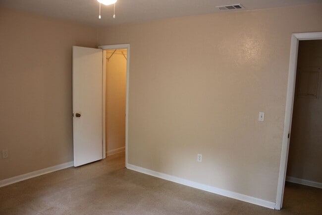 Building Photo - 7011 SW 17th Pl