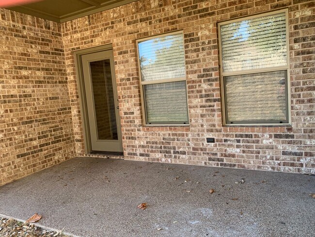 Building Photo - Stoneridge 502