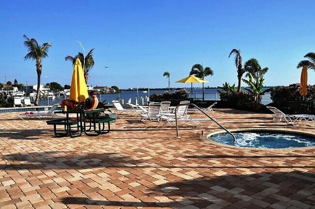 Building Photo - 8800 Bay Pines Blvd