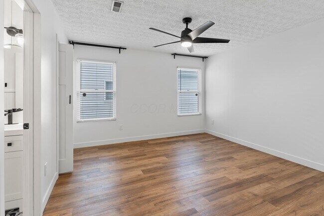 Building Photo - 2641 River Look Dr