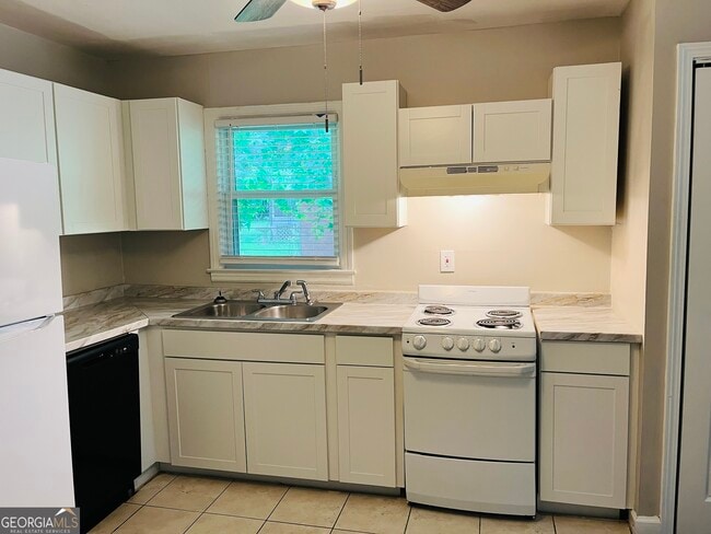 Building Photo - 4531 Wesley Dr