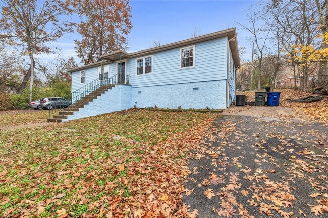 Building Photo - 306-306 Glenwood Cir