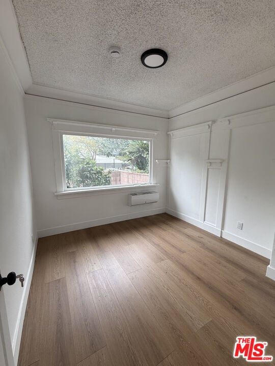 Building Photo - 4501 S Budlong Ave