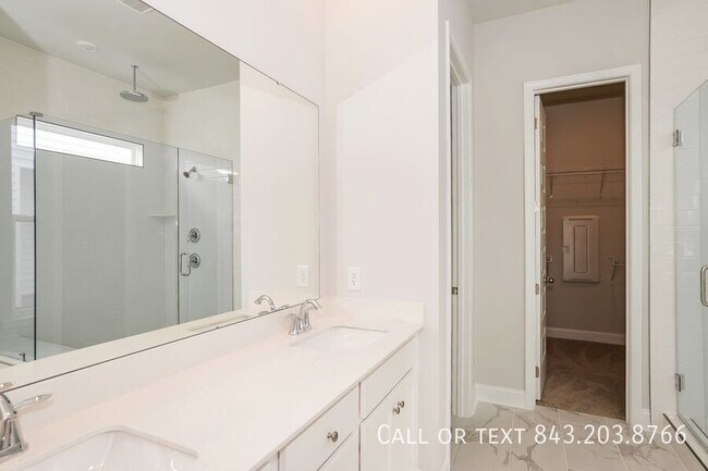 Building Photo - 1004 Yucca St