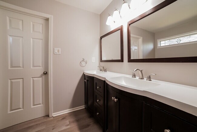 Building Photo - 7413 Tack Cove