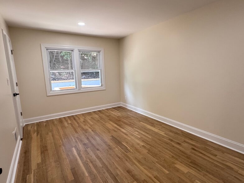 3 Bedrooms - 47 Sherwood Ave