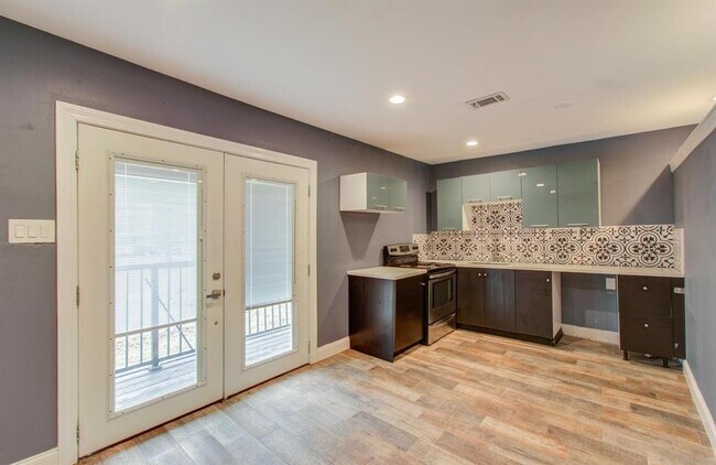 Building Photo - 724 River Plantation Dr