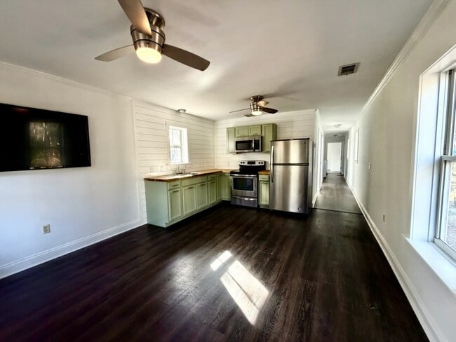 Building Photo - 199 E Bayou Forest Dr