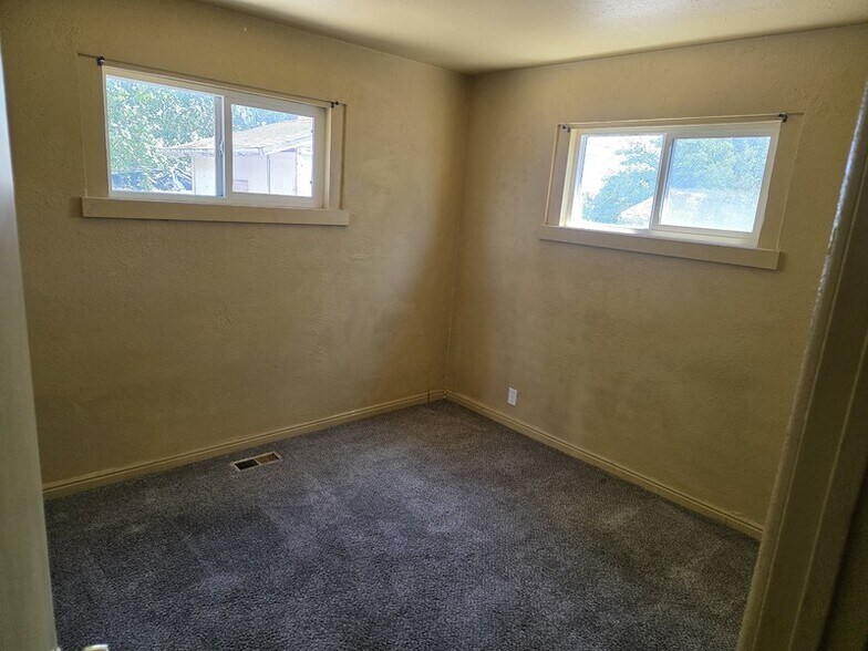 Building Photo - 5041 S 4420 W