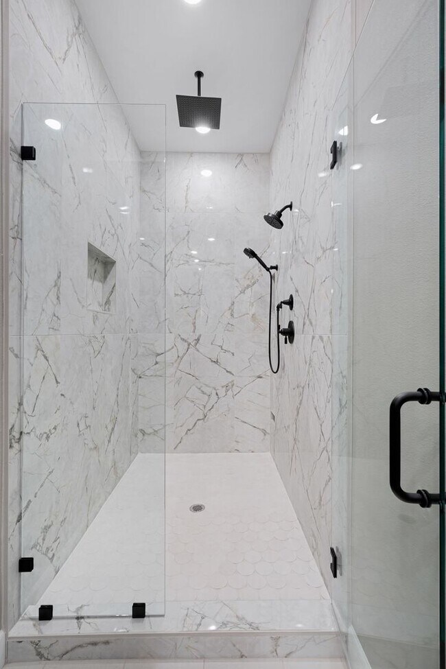 Building Photo - 405 Waggoner Ln