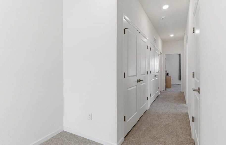 Building Photo - 1928 Rosen Dr