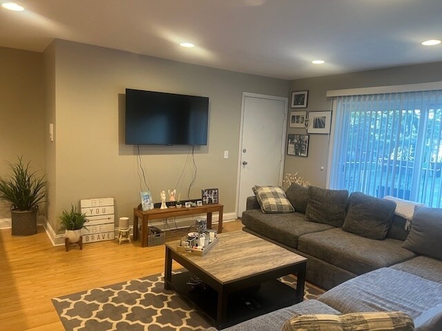 Building Photo - 9352 Bay Colony Dr
