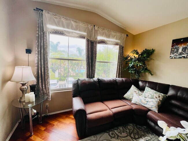 Building Photo - 3201 Aspen Grv